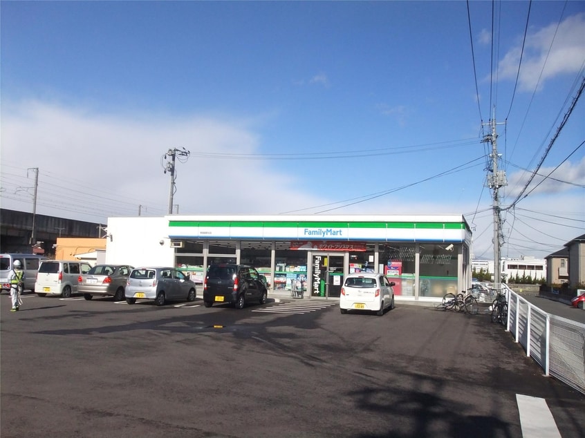 ファミリーマート南福島駅北店(コンビニ)まで757m プランドールF