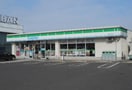 ファミリーマート(コンビニ)まで950m ボヌール・コート