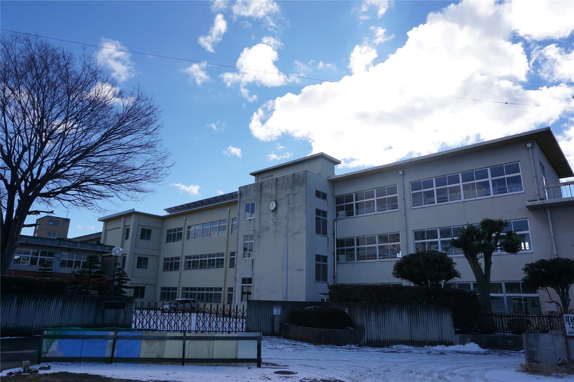 福島市立岳陽中学校(中学校/中等教育学校)まで327m ウィンベル太田町
