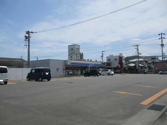 ローソン名西石井町高川原店(コンビニ)まで898m コーポ上田井1号棟