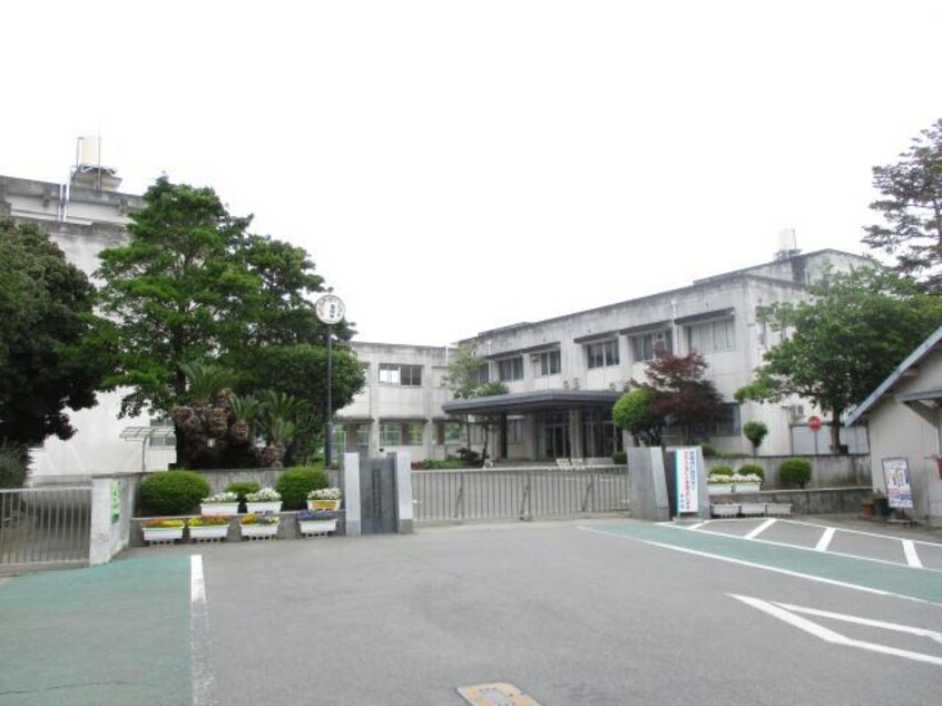 徳島市立国府中学校(中学校/中等教育学校)まで571m ステーションハイツ大江