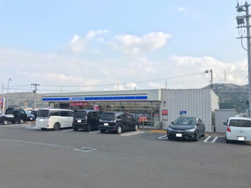 ローソン石井町城ノ内店(コンビニ)まで709m※駐車場広々～☆ 奥田ビル