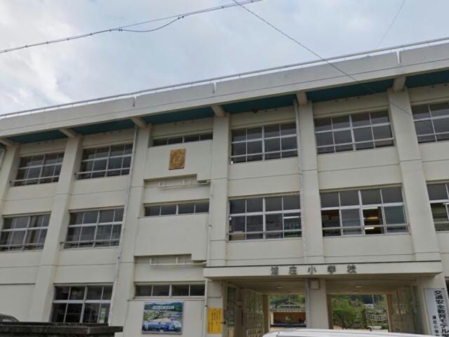 石井町立浦庄小学校(小学校)まで392m ヴィラ・グランリーオ