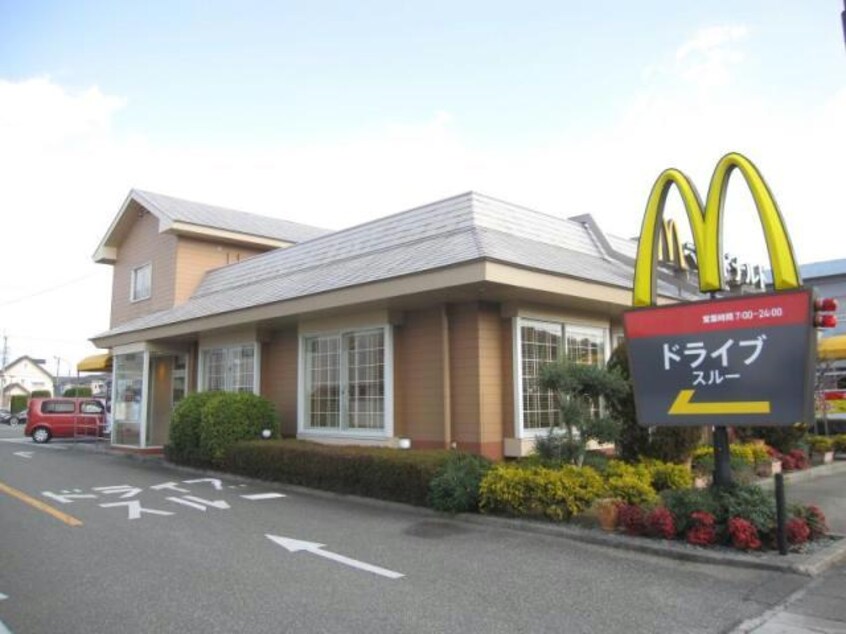 マクドナルド徳島石井店(その他飲食（ファミレスなど）)まで930m ブルートレイン篠原