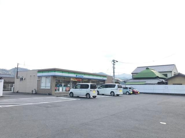 ファミリーマート石井町石井店(コンビニ)まで814m※あなたとコンビニファミリーマートっ♪ ブルーメ　Ａ・Ｂ