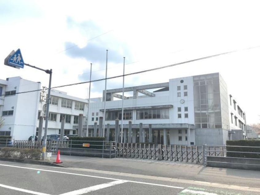 石井町立石井小学校(小学校)まで1077m※広い校庭がある小学校です☆ ブルーメ　Ａ・Ｂ