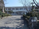 上板町立高志小学校(小学校)まで1074m ヴィラージュ・コート