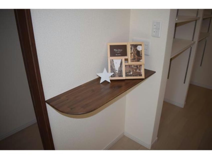 リビング棚に何飾りますか？ ルミエール南矢三EFGH