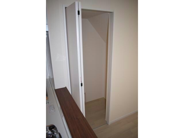 リビング収納 ルミエール南矢三EFGH