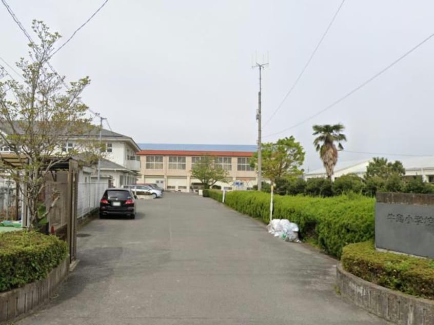 吉野川市立牛島小学校(小学校)まで272m ウエストフィールドⅡ