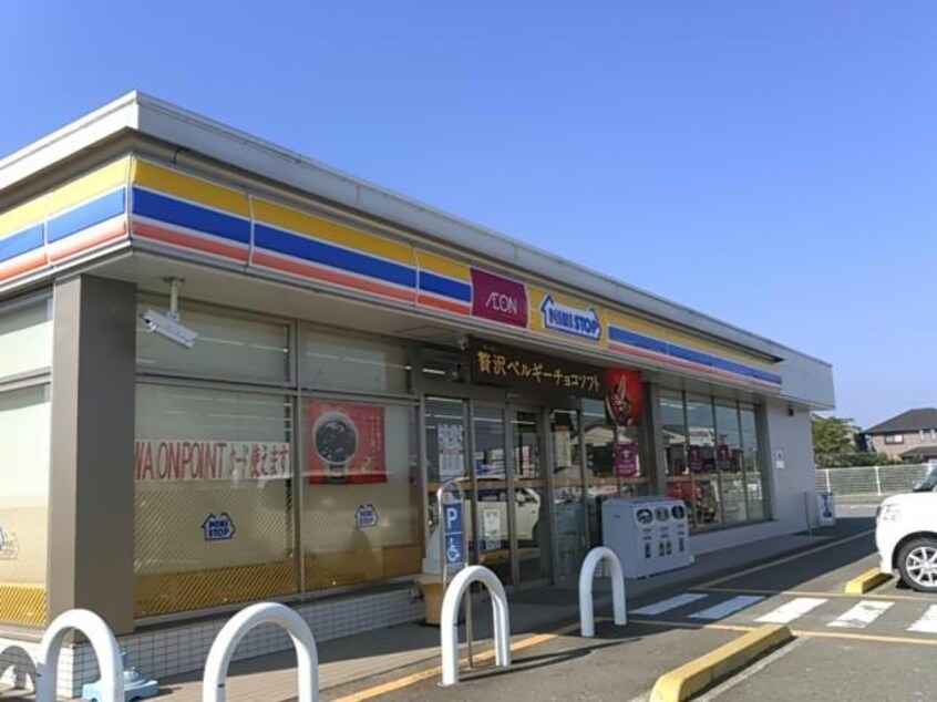 ミニストップ石井藍畑店(コンビニ)まで2079m 松本邸