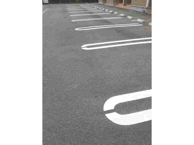  ルシール　名東