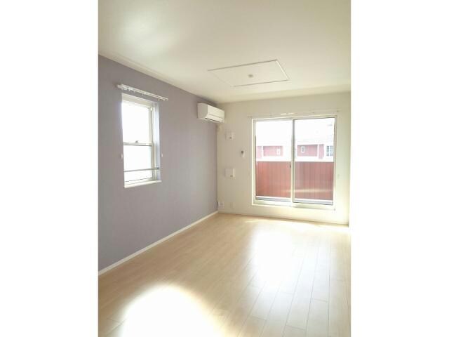  ルシール　名東