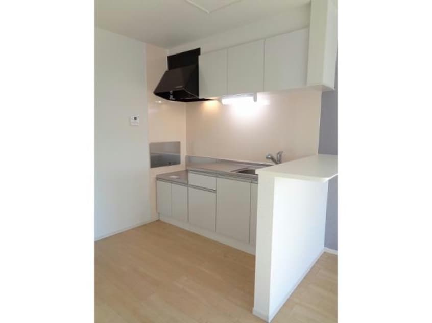  ルシール　名東