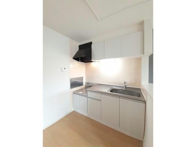  ルシール　名東