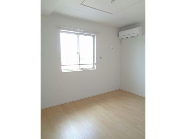  ルシール　名東