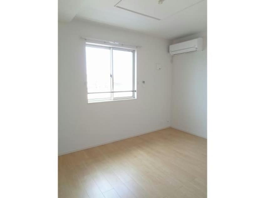  ルシール　名東