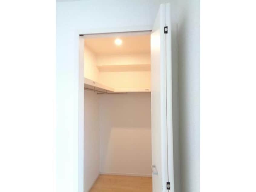  ルシール　名東