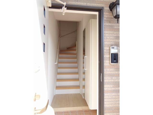  ルシール　名東