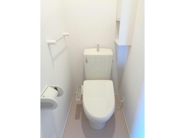  ルシール　名東