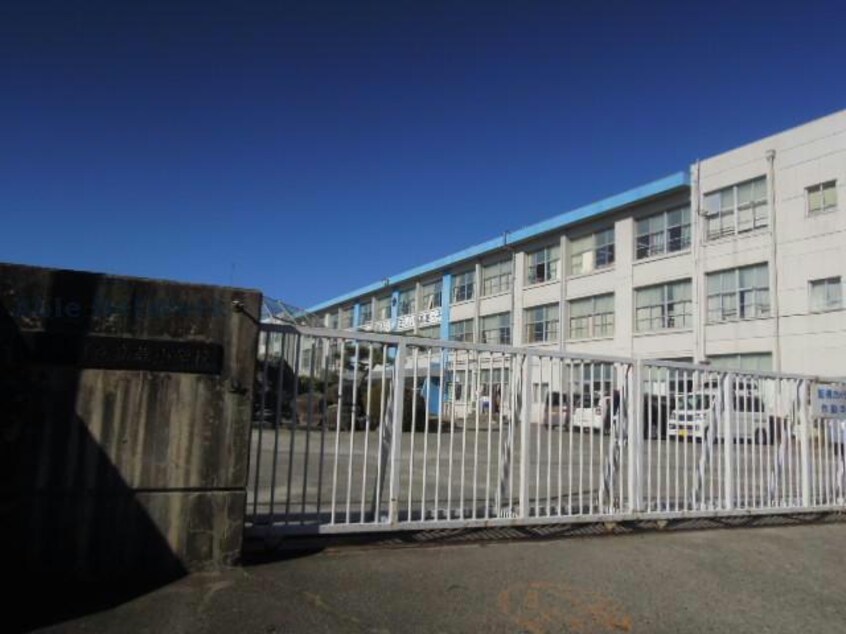 扶桑町立高雄小学校(小学校)まで869m サニーヴィラⅠ
