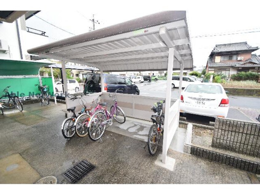 駐輪場 ドミール鈴木