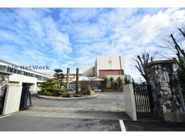 江南市立古知野中学校(中学校/中等教育学校)まで747m プチマンション江南