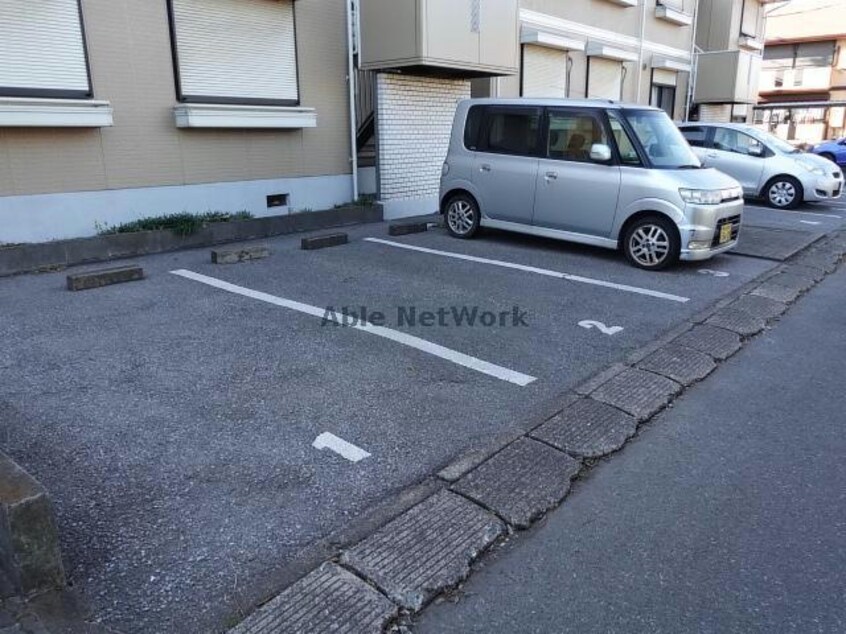 敷地内駐車場 メゾンルシェリ