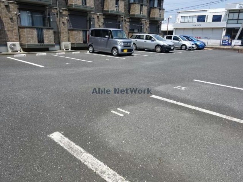 敷地内駐車場 ラグーナフォンテーヌ