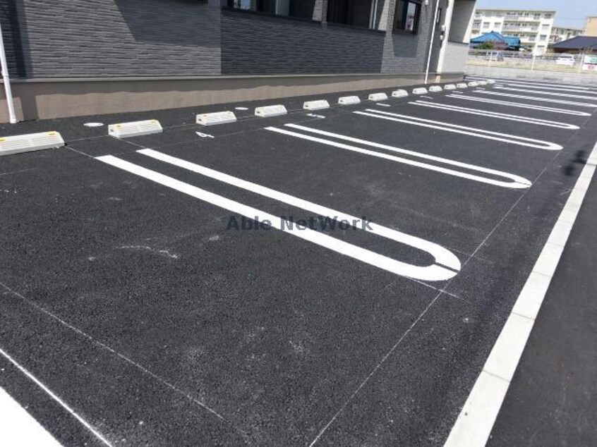 敷地内駐車場・ダブルライン ジュネス（蔵波台）