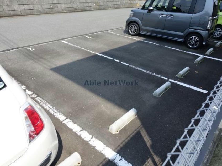 敷地内駐車場 トワエモアⅠ