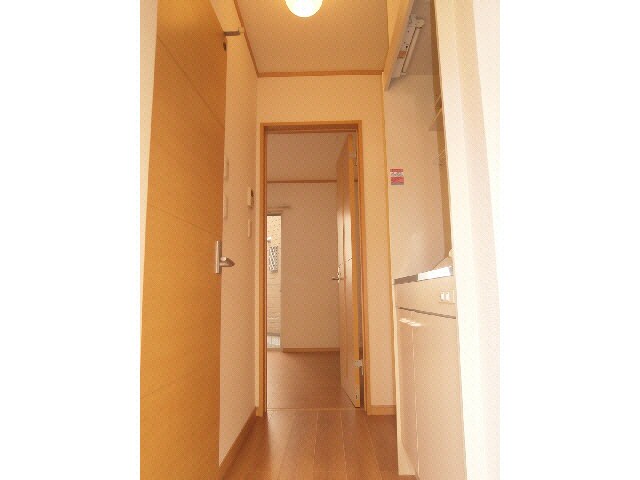 玄関から居室 横須賀線/保土ケ谷駅 徒歩16分 1階 築17年