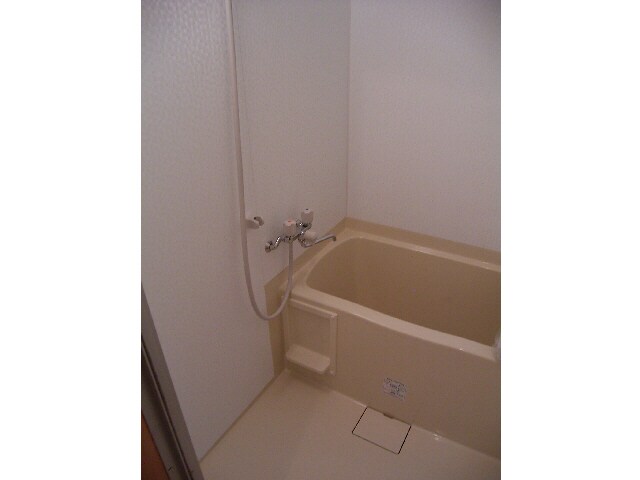  京急本線・久里浜線/南太田駅 徒歩8分 2階 築18年