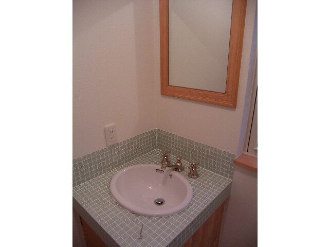  京急本線・久里浜線/南太田駅 徒歩8分 2階 築18年