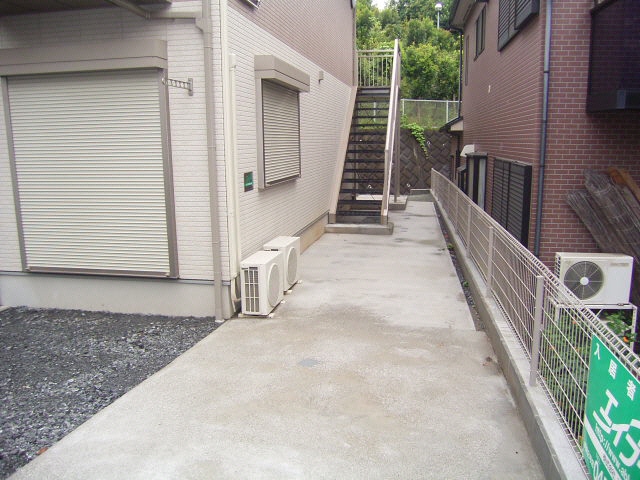  横浜市営地下鉄ブルーライン/三ツ沢上町駅 徒歩13分 1階 築17年