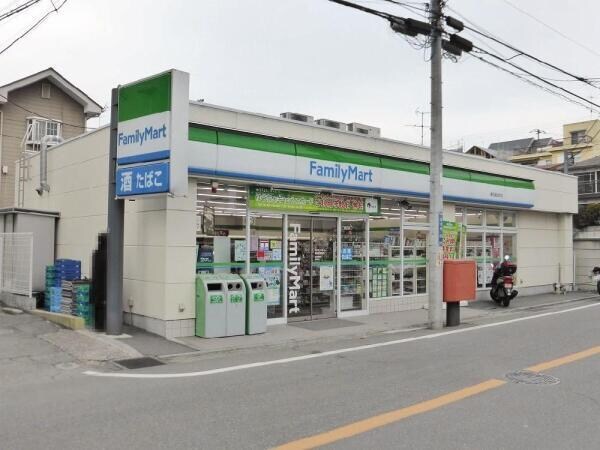 ファミリーマート釜台町店(コンビニ)まで446m 相鉄本線/和田町駅 徒歩15分 3階 築33年