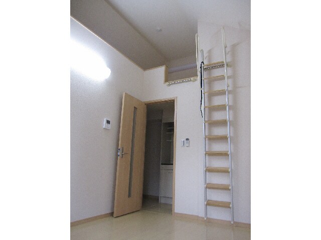 ロフト 横須賀線/保土ケ谷駅 徒歩10分 2階 築13年