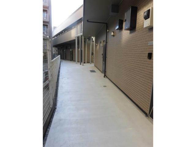 共有部分（玄関側廊下） 横須賀線/保土ケ谷駅 徒歩5分 1階 築8年