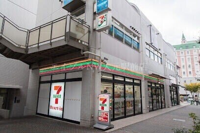 セブンイレブンハートイングランヴィア岡山店(コンビニ)まで340m JRBハイツ岡山