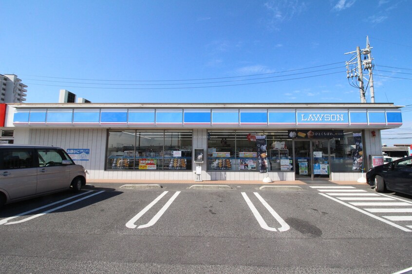 ローソン岡山泉田店(コンビニ)まで615m アルファ・リノ