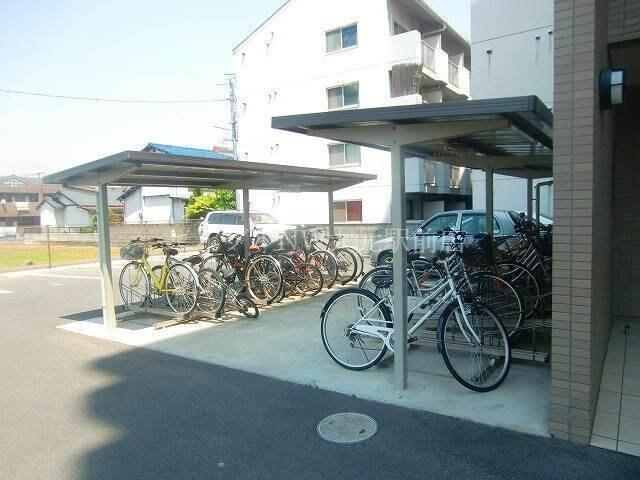 駐輪場 ル・サンク西市