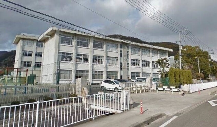 岡山市立牧石小学校(小学校)まで286m メゾンラフォーレ