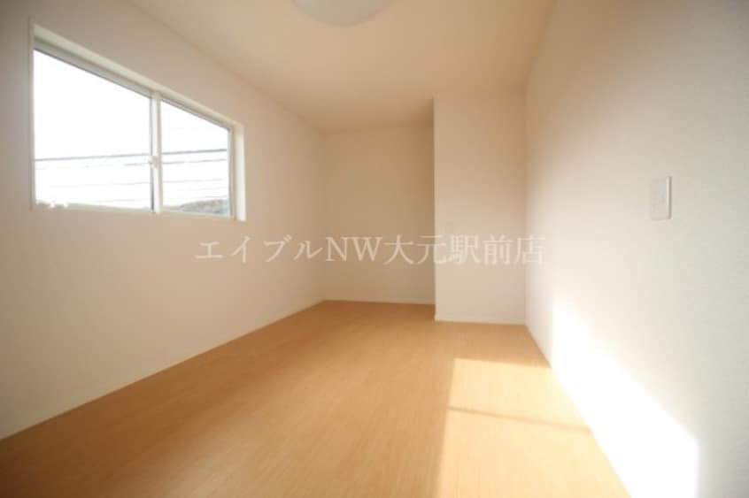  one side hills （ワンサイドヒルズ）