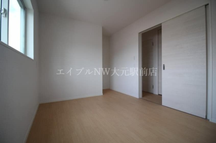  one side hills （ワンサイドヒルズ）