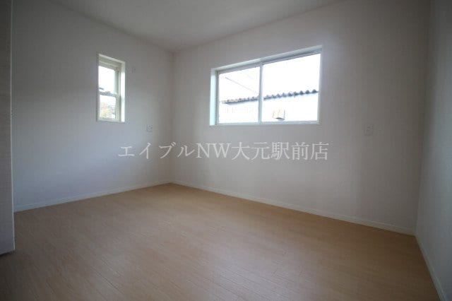  one side hills （ワンサイドヒルズ）