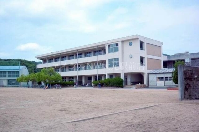 玉野市立荘内小学校(小学校)まで1310m one side hills （ワンサイドヒルズ）
