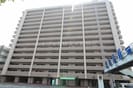 アルファステイツ大学病院通りの外観