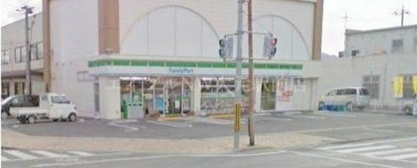 ファミリーマート築港新町店(コンビニ)まで927m ファーストコートＢ
