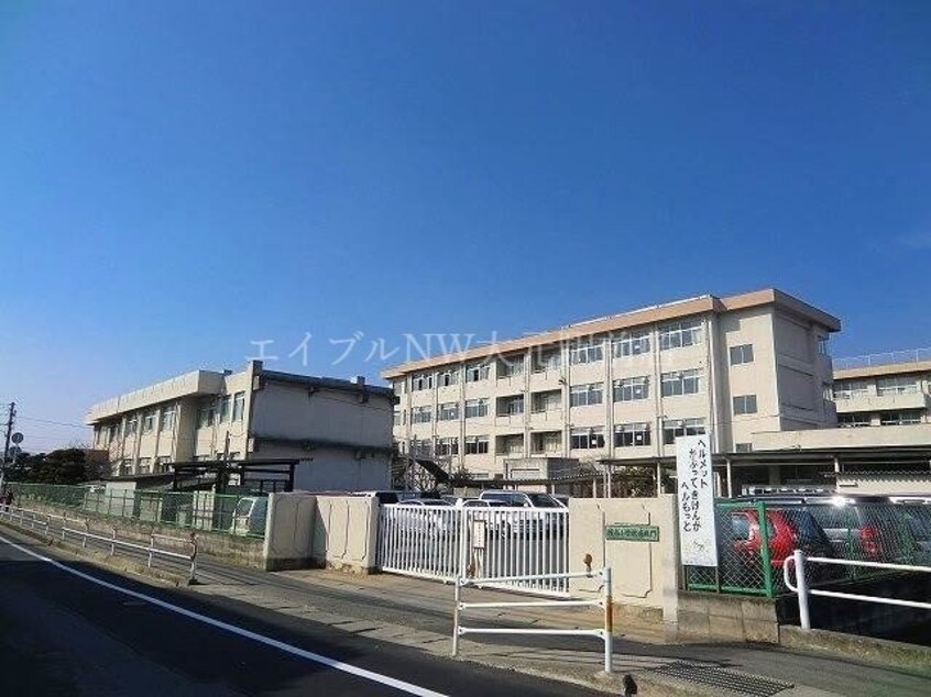 岡山市立中山小学校(小学校)まで695m ファミーユK－１