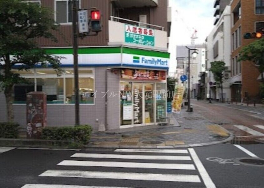 ファミリーマート表町二丁目店(コンビニ)まで393m エメラルドHILL